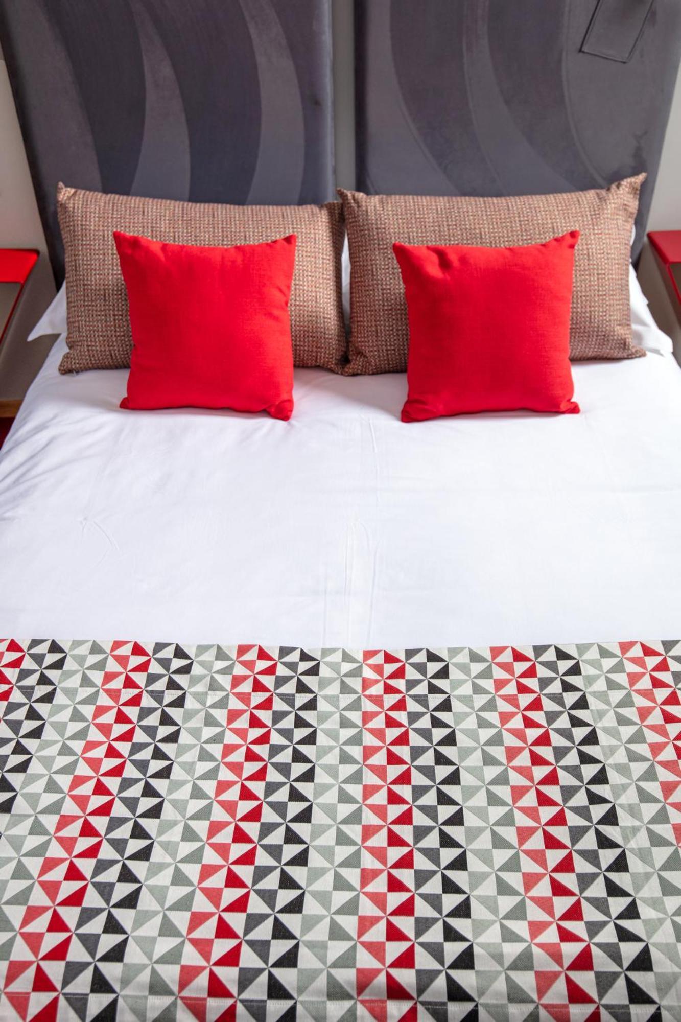 קאלבי Hotel Mediterranee מראה חיצוני תמונה