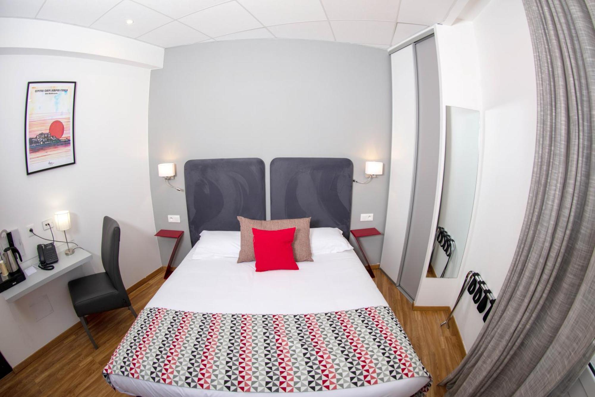 קאלבי Hotel Mediterranee מראה חיצוני תמונה