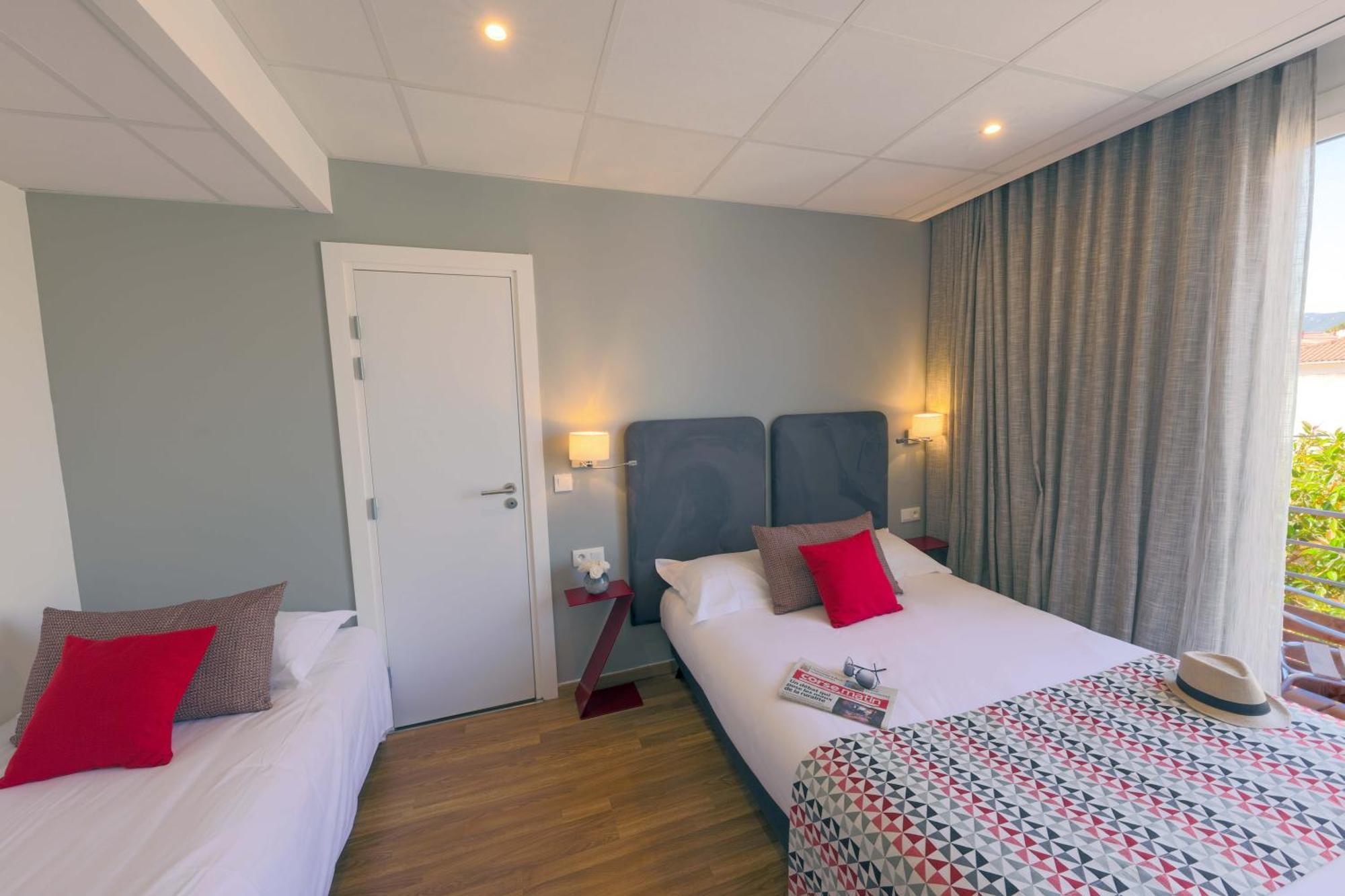 קאלבי Hotel Mediterranee מראה חיצוני תמונה