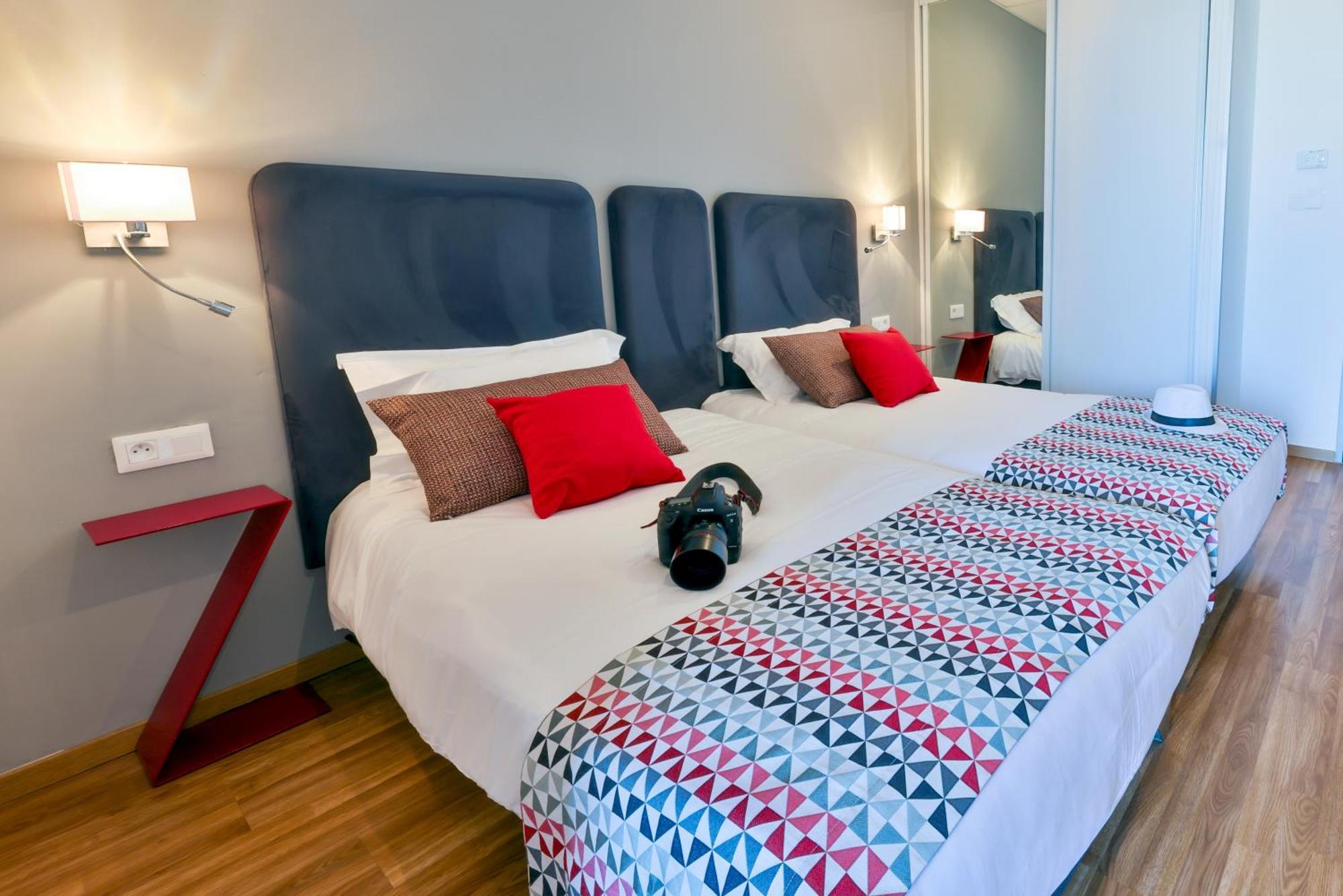 קאלבי Hotel Mediterranee מראה חיצוני תמונה