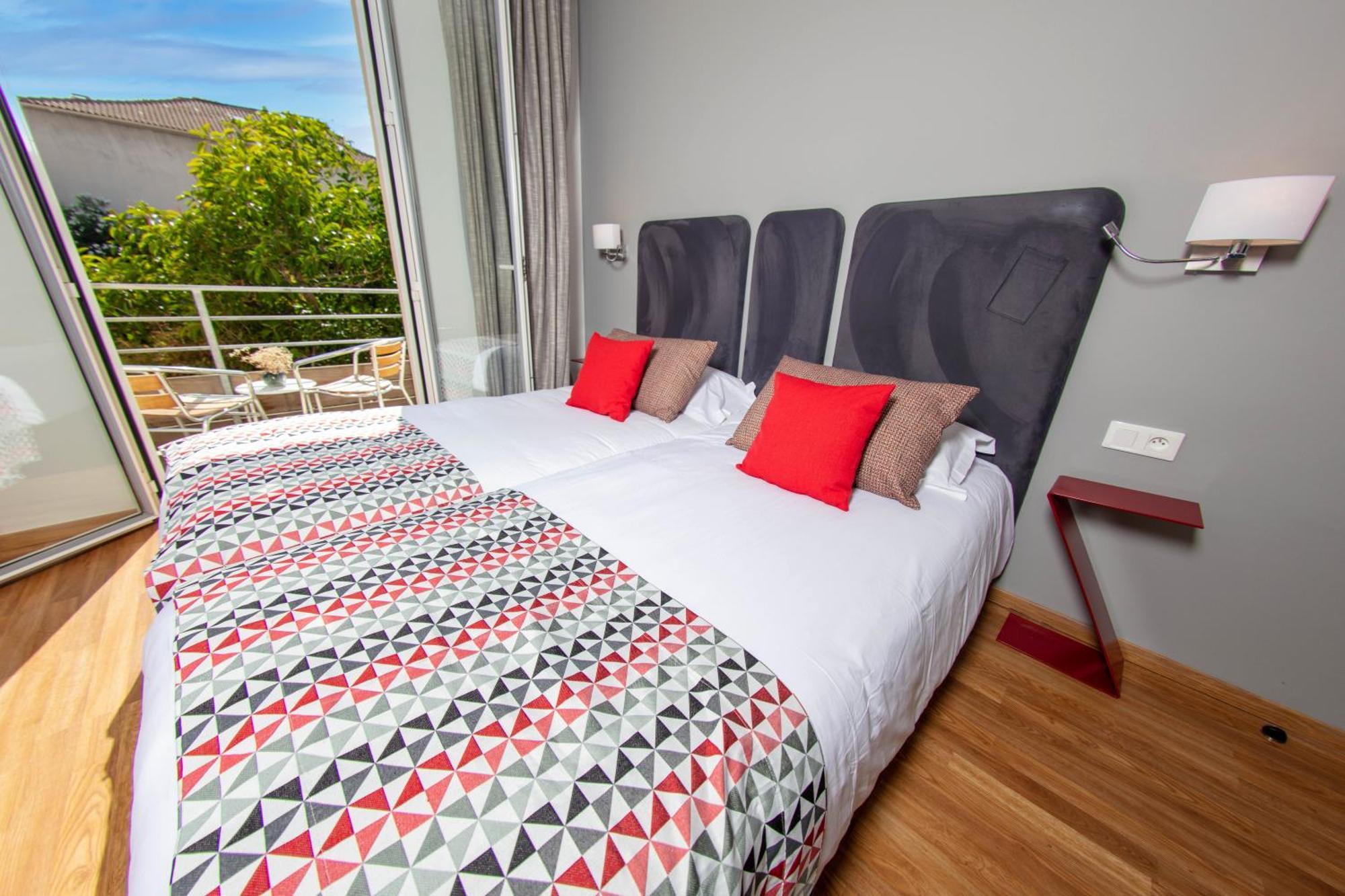 קאלבי Hotel Mediterranee מראה חיצוני תמונה