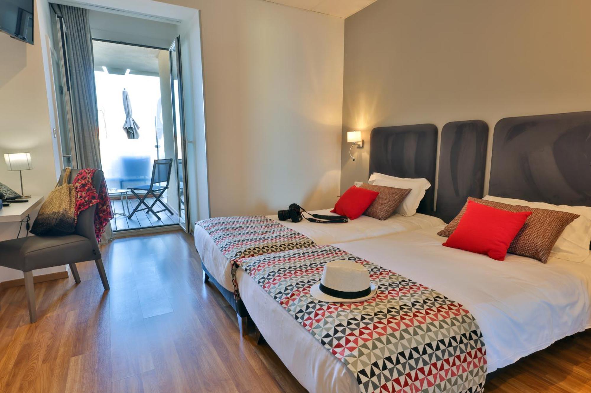 קאלבי Hotel Mediterranee מראה חיצוני תמונה