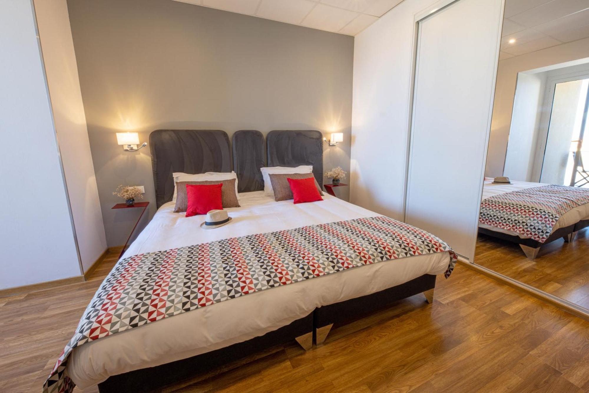 קאלבי Hotel Mediterranee מראה חיצוני תמונה