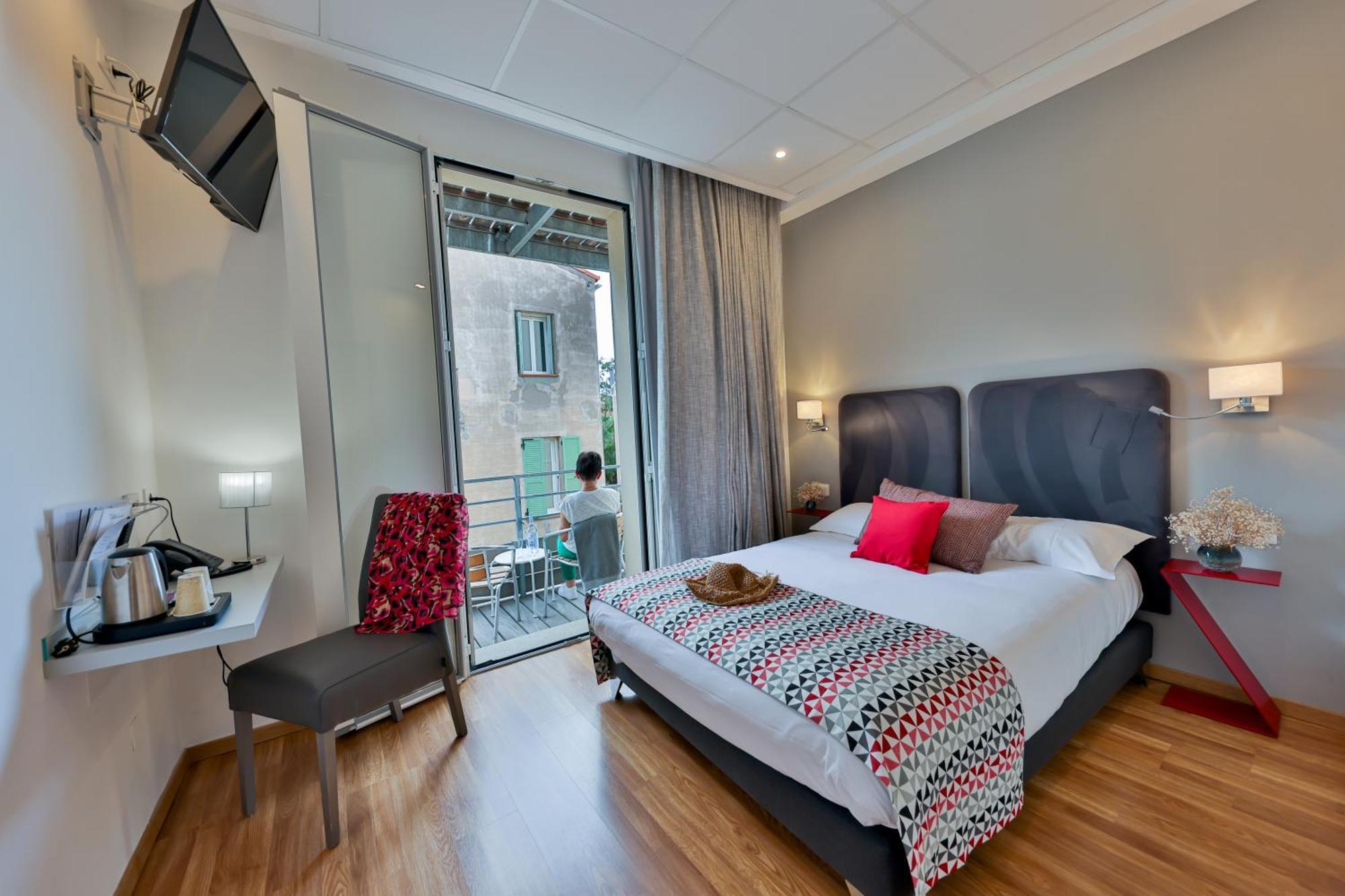 קאלבי Hotel Mediterranee מראה חיצוני תמונה