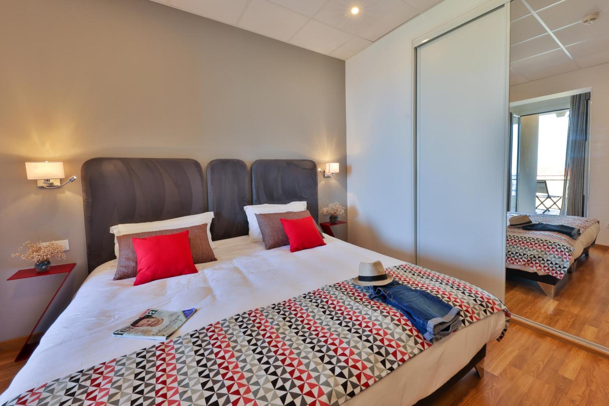 קאלבי Hotel Mediterranee מראה חיצוני תמונה